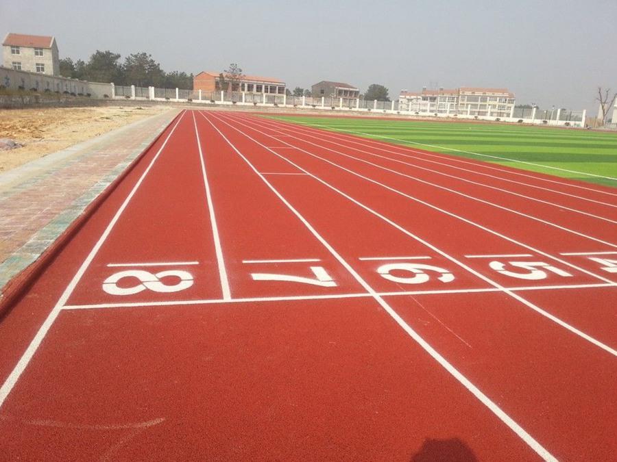 戶外塑膠跑道材料的施工的基本方案是什么？