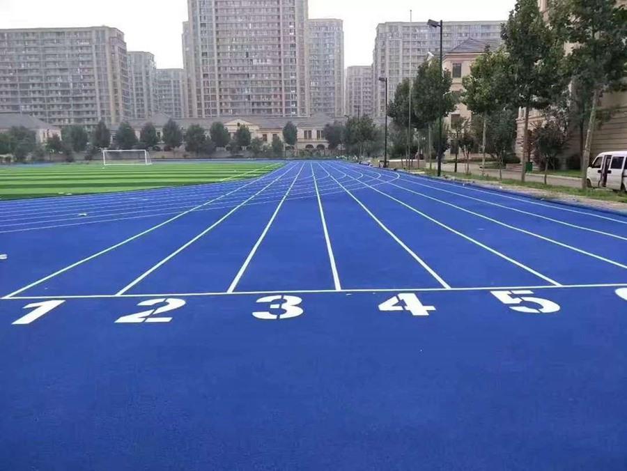 環(huán)保型塑膠跑道材料的特性是什么？使用注意事項(xiàng)