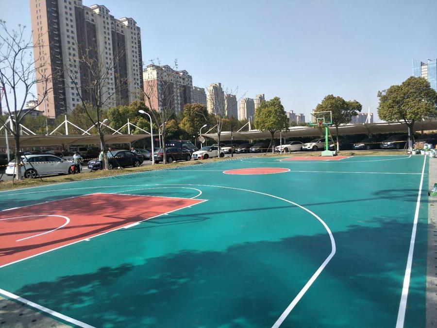 塑膠籃球場工程造價是多少？塑膠球場要怎么選擇？