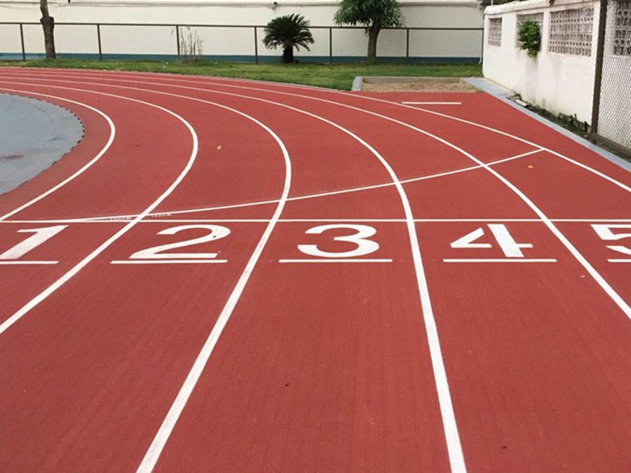 透氣塑膠跑道有哪些性能特點(diǎn)？